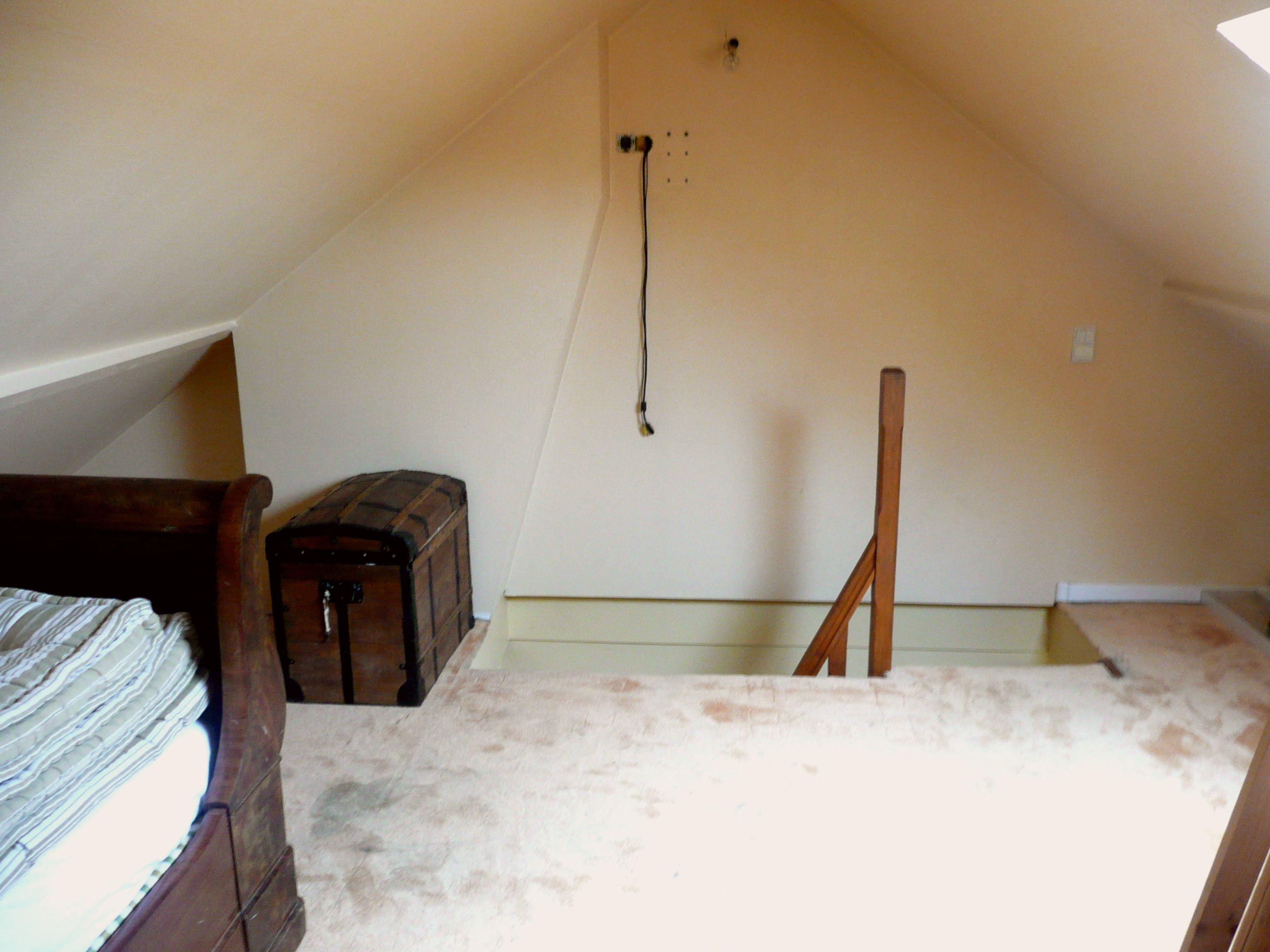 Une grande chambre sous les combles