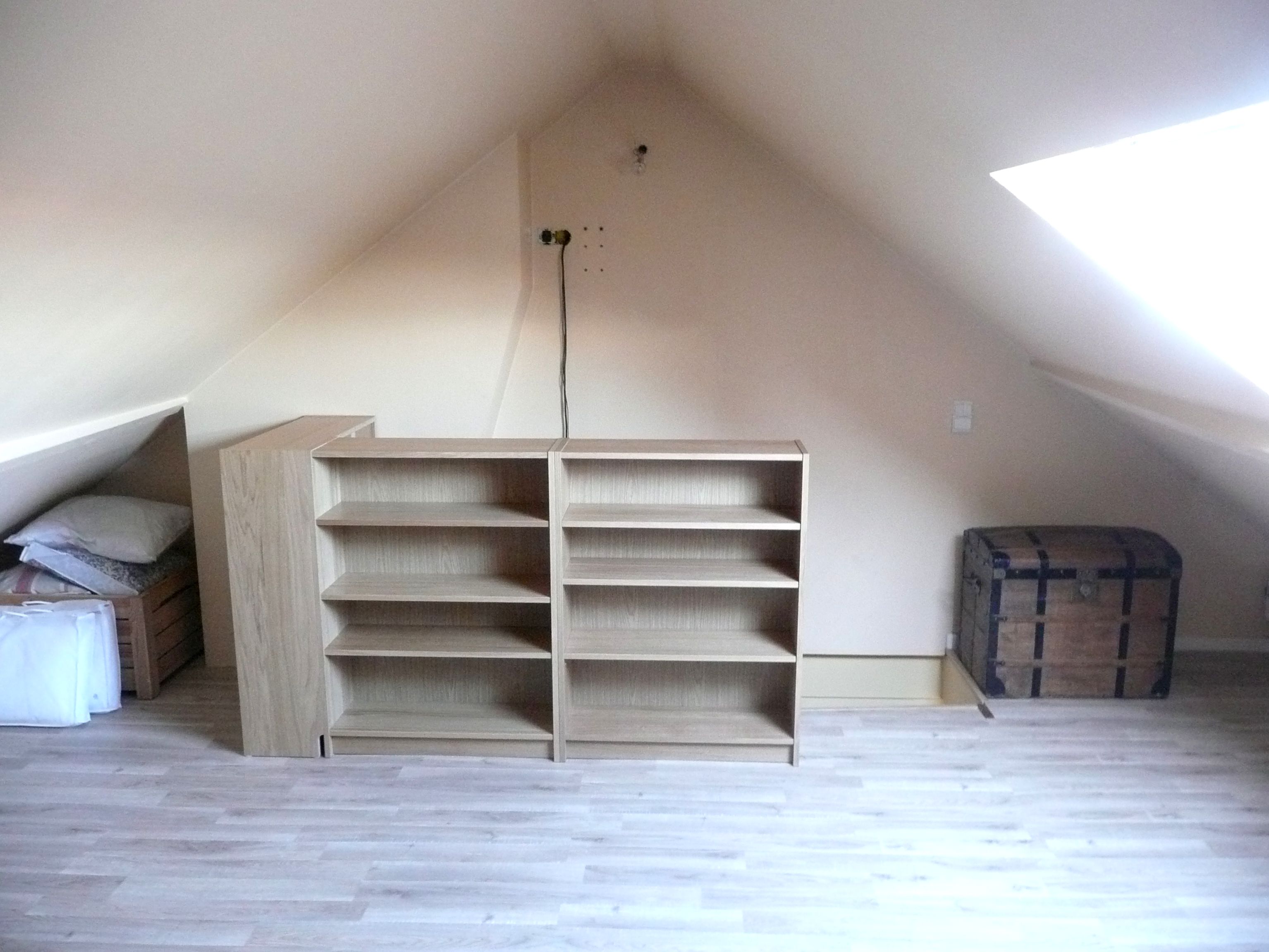 Une grande chambre sous les combles