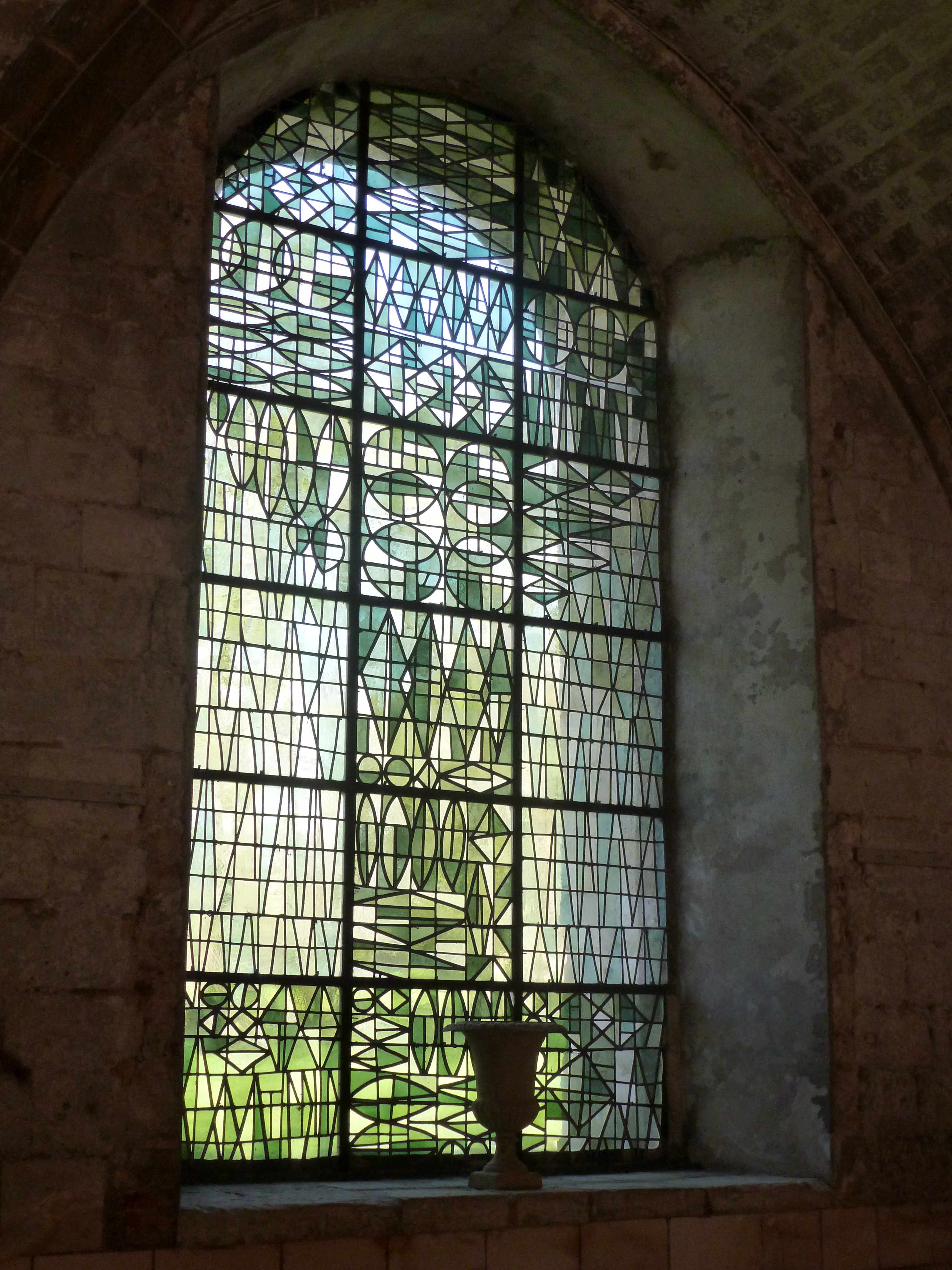 Abbaye Vaucelles salle capitulaire vitrail arbre