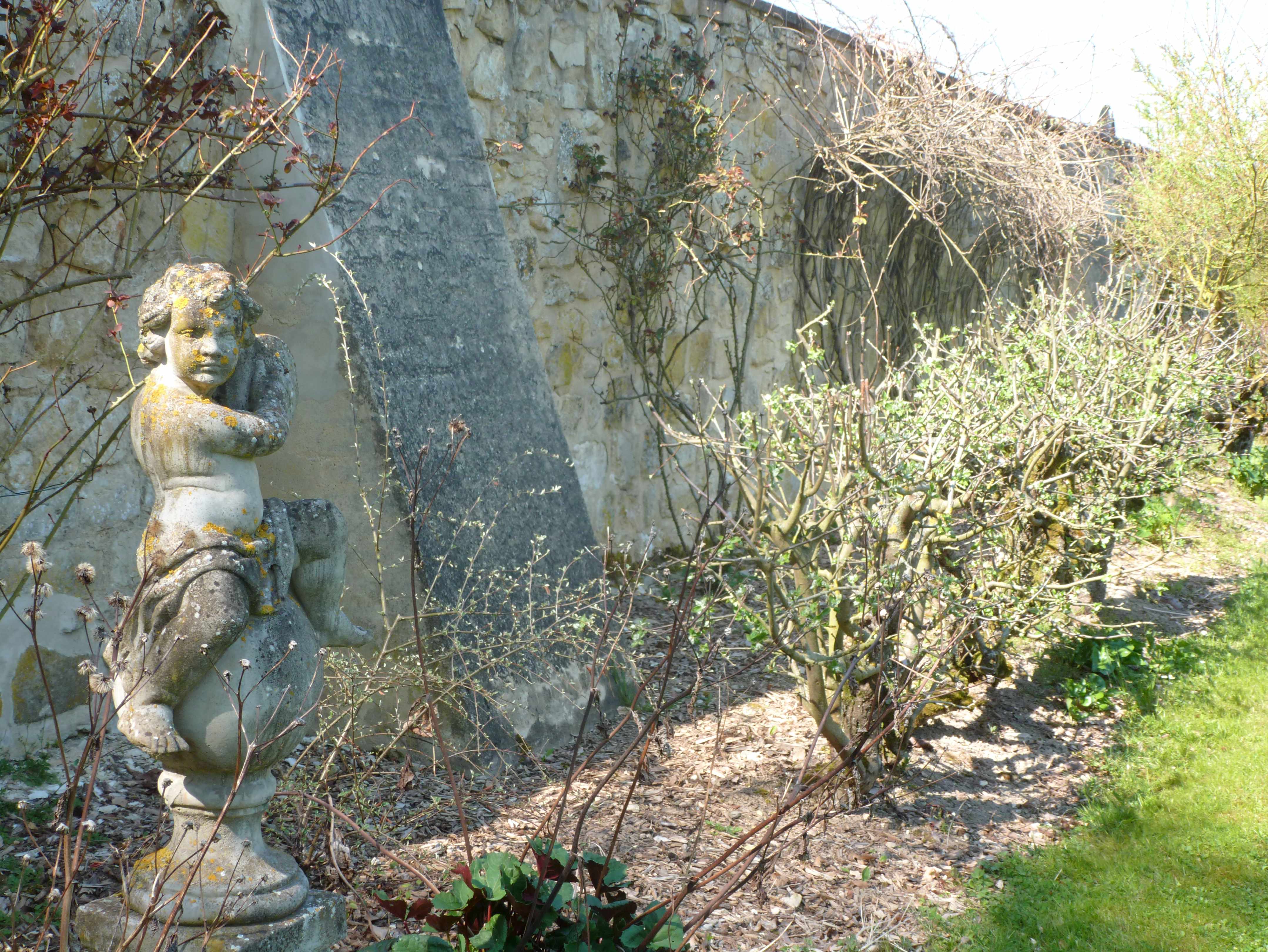 Abbaye Vaucelles ange jardin