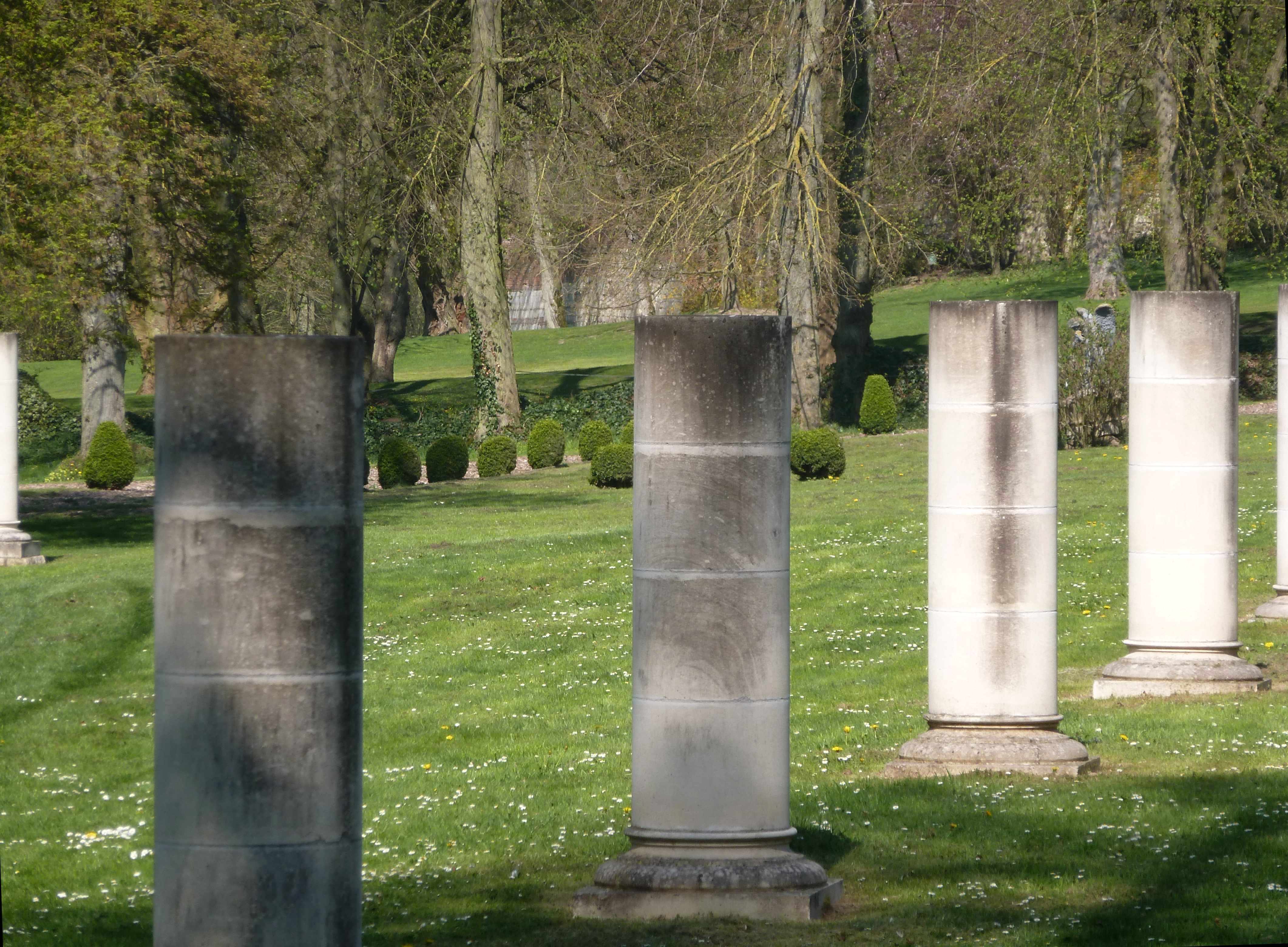 Abbaye Vaucelles colonnes et buis