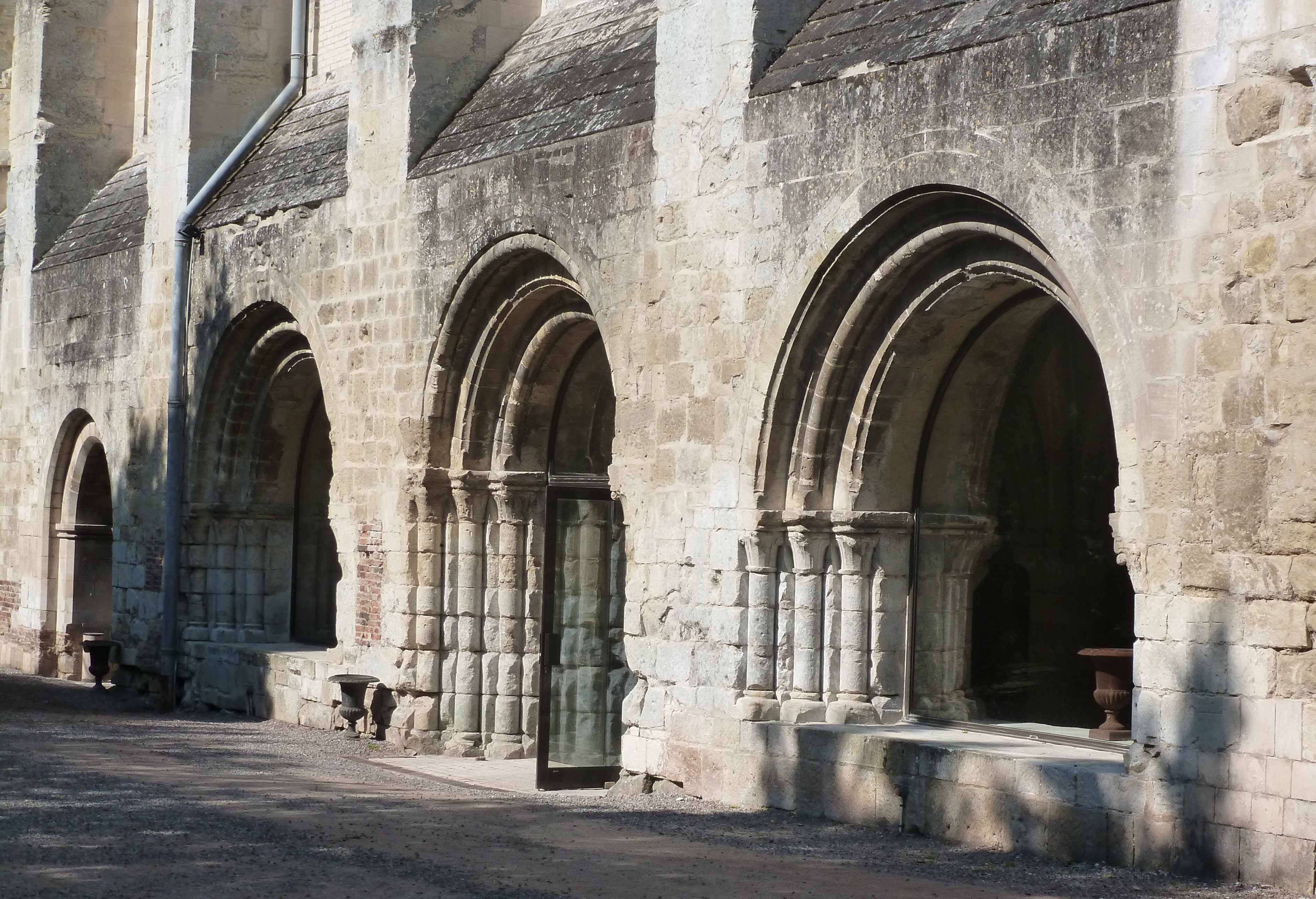 Abbaye Vaucelles salle capitulaire exterieur
