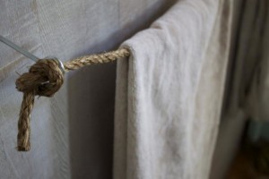 DIY-Towel-Bar-Rope-Remodelista