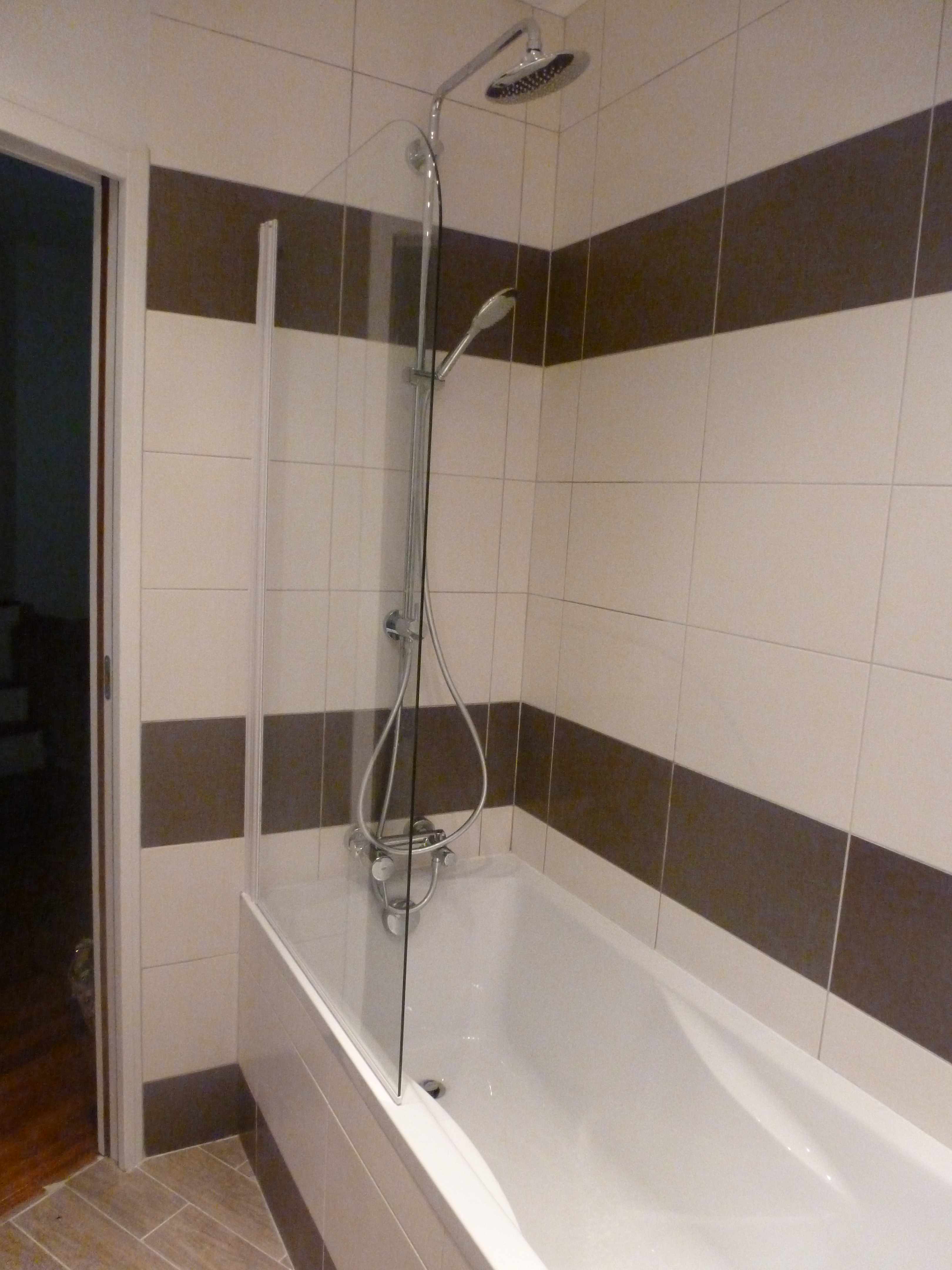 1 an, 3 salles de bain (2) : brun et blanc