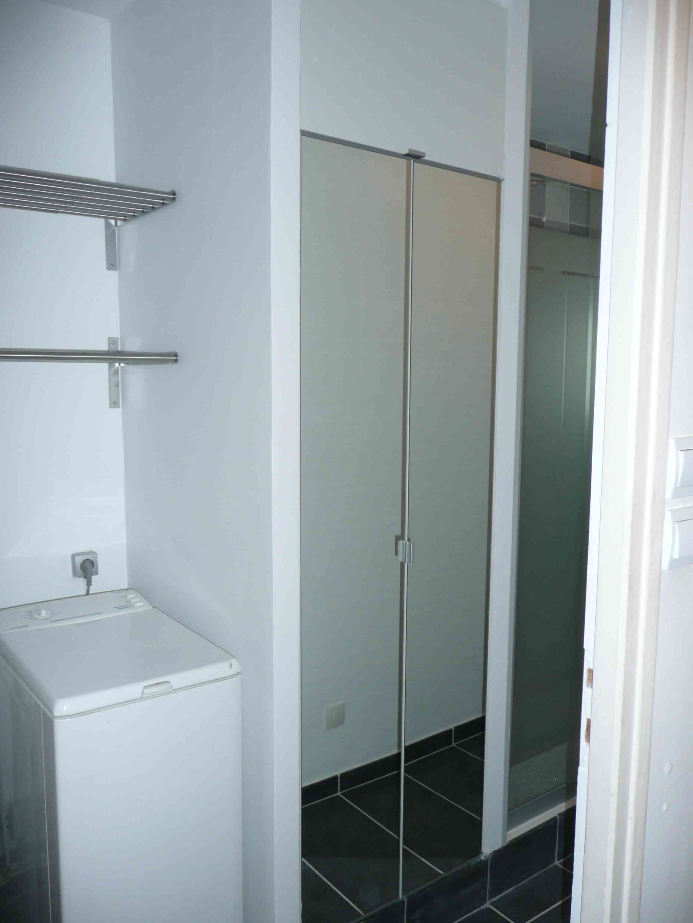 Salle de bain Lille gris placard-miroir buanderie