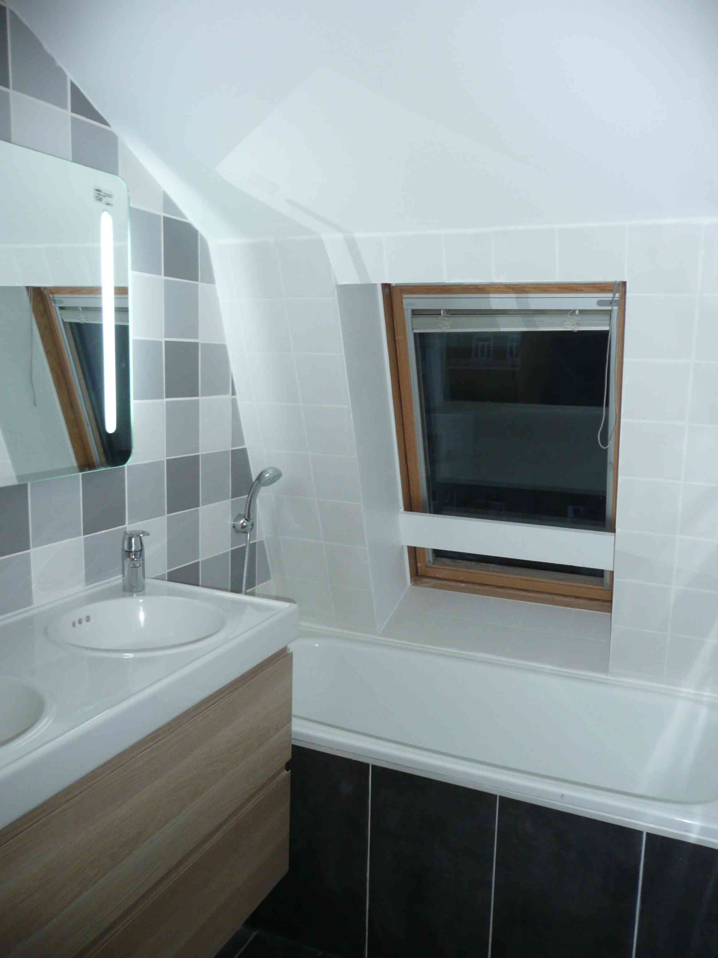 1 an, 3 salles de bain (3) : gris et blanc