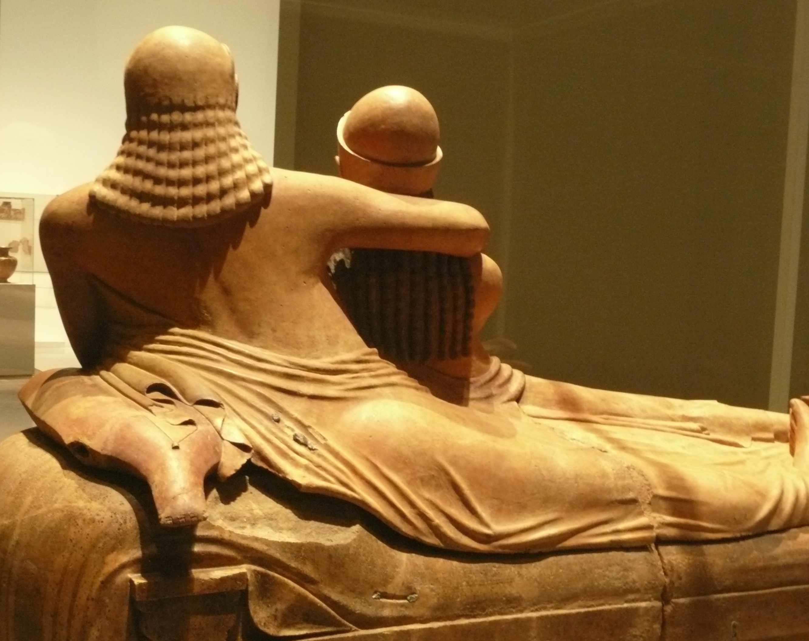 Sarcophage des epoux dos 530-520-AC Expo-Etrusques-Louvre-Lens-2014