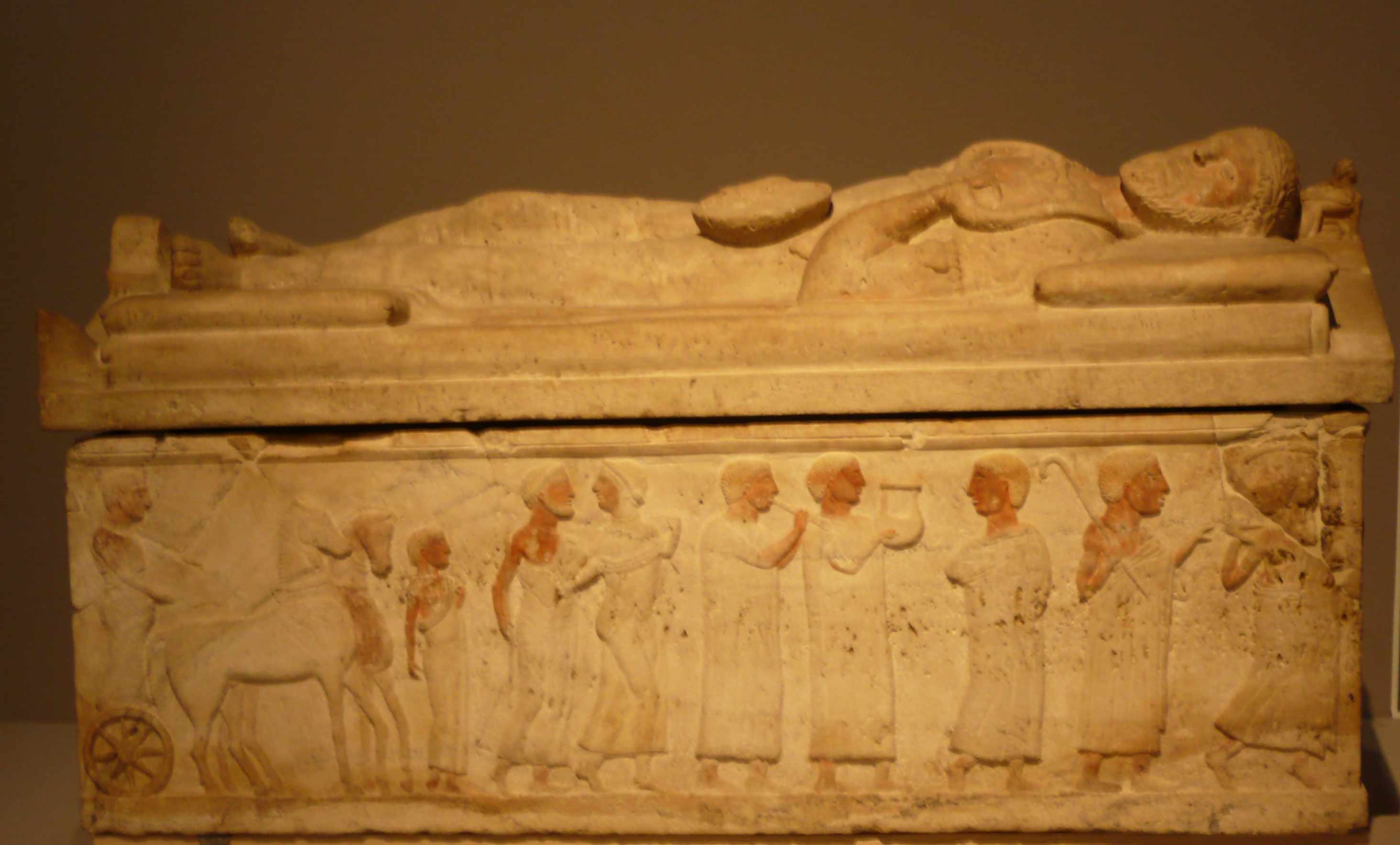 Sarcophage du magistrat 4eme-s-AC Expo-Etrusques-Louvre-Lens-2014