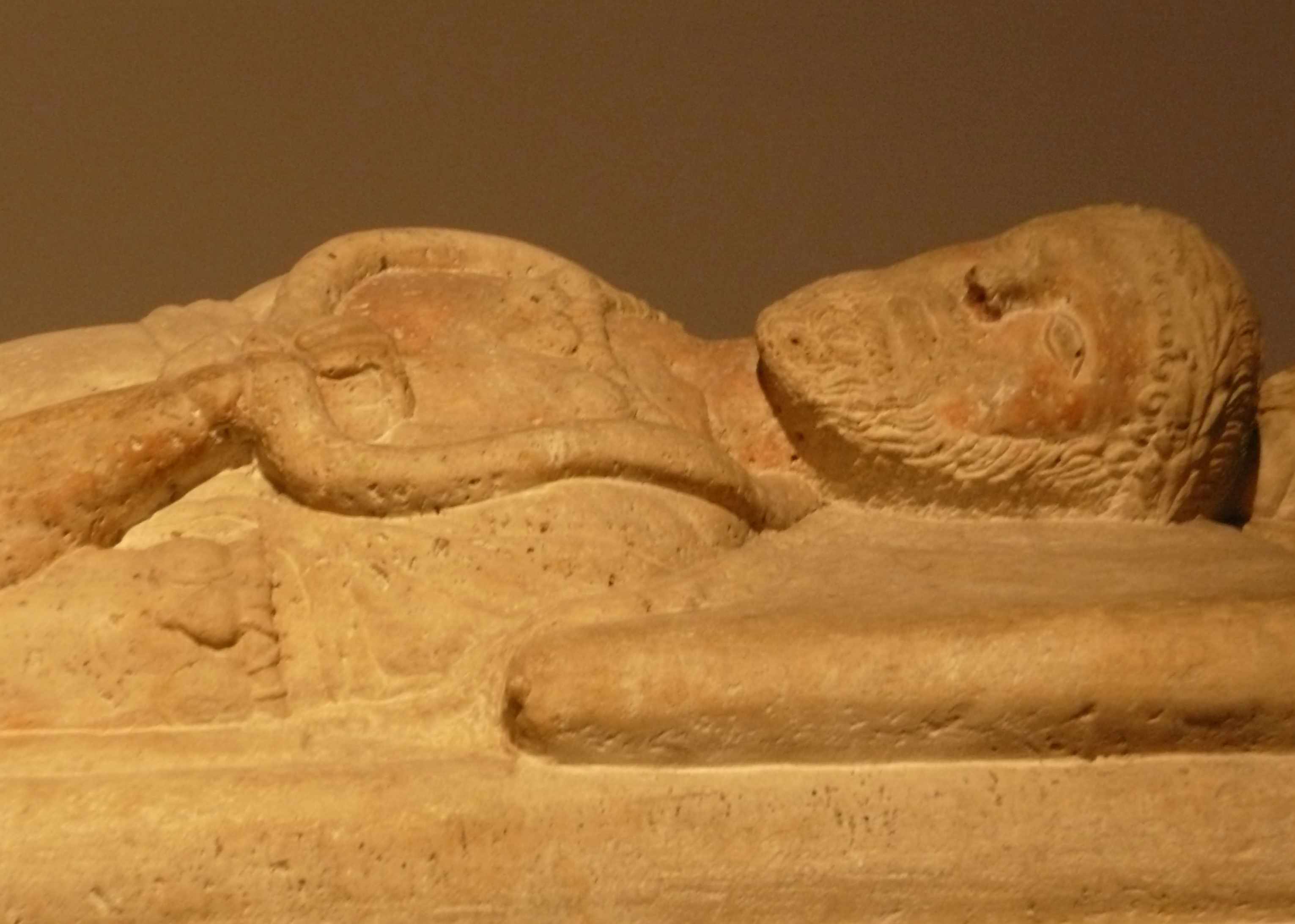 Sarcophage du magistrat visage 4eme-s-AC Expo-Etrusques-Louvre-Lens-2014