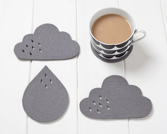 pygmy-cloud-sous-verre-nuage-et-goutte-pluie-feutre-gris-petit-cadeau-sympa-chiara-stella-home