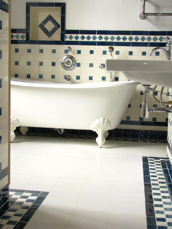 Salle-de-bain-style-1900-replique-musee-Camondo-Paris-Ceramiques-du-Beaujolais