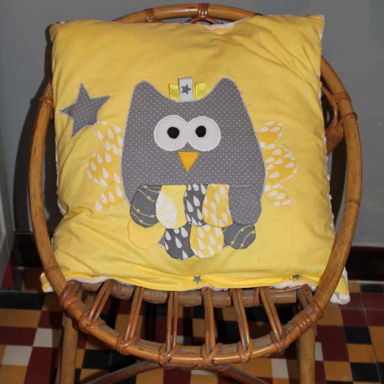 Fauteuil-rotin-enfant-et-coussin-hibou-Croque-Madame