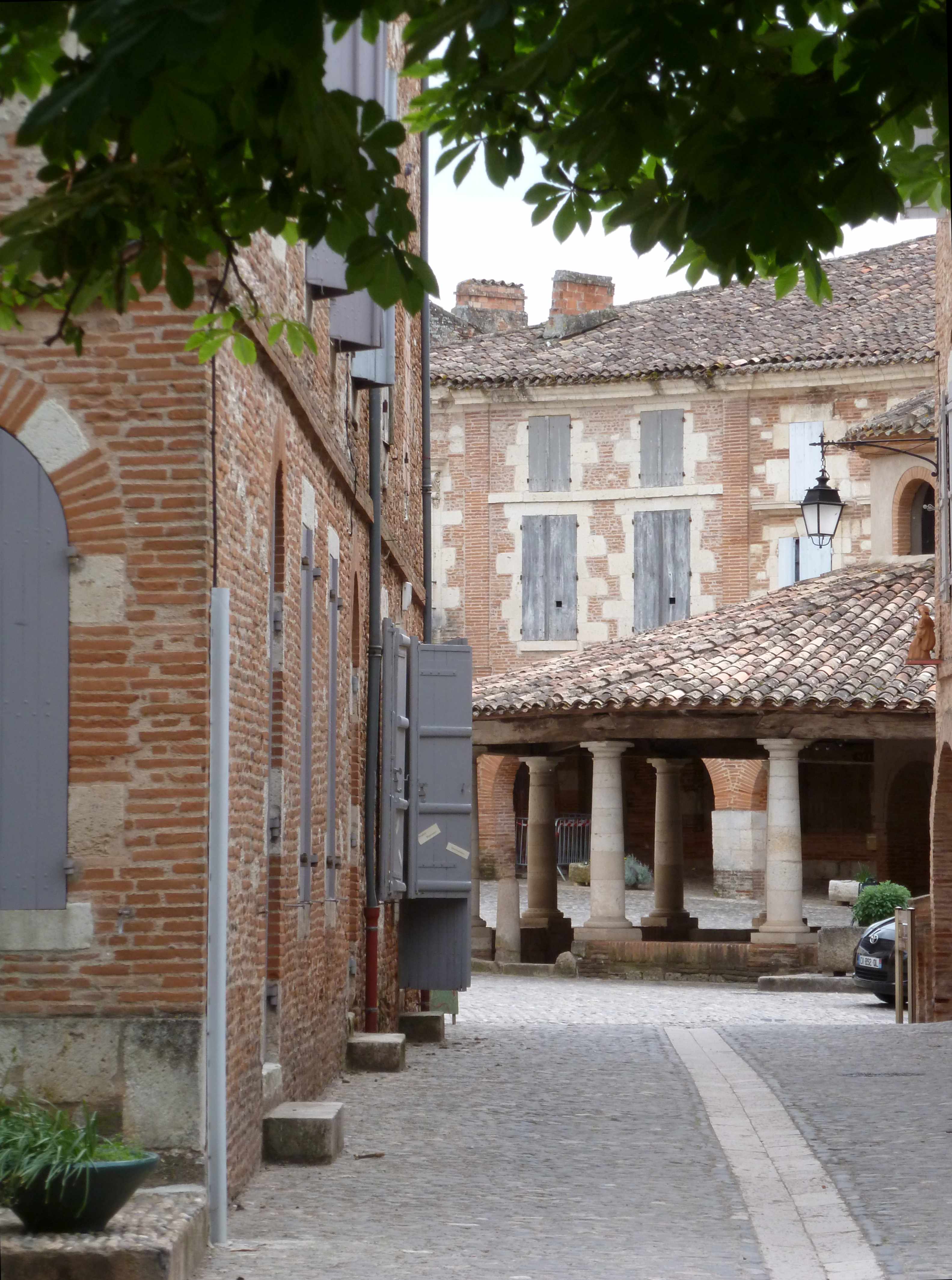 Auvillar-beau-village-halle-aux-grains