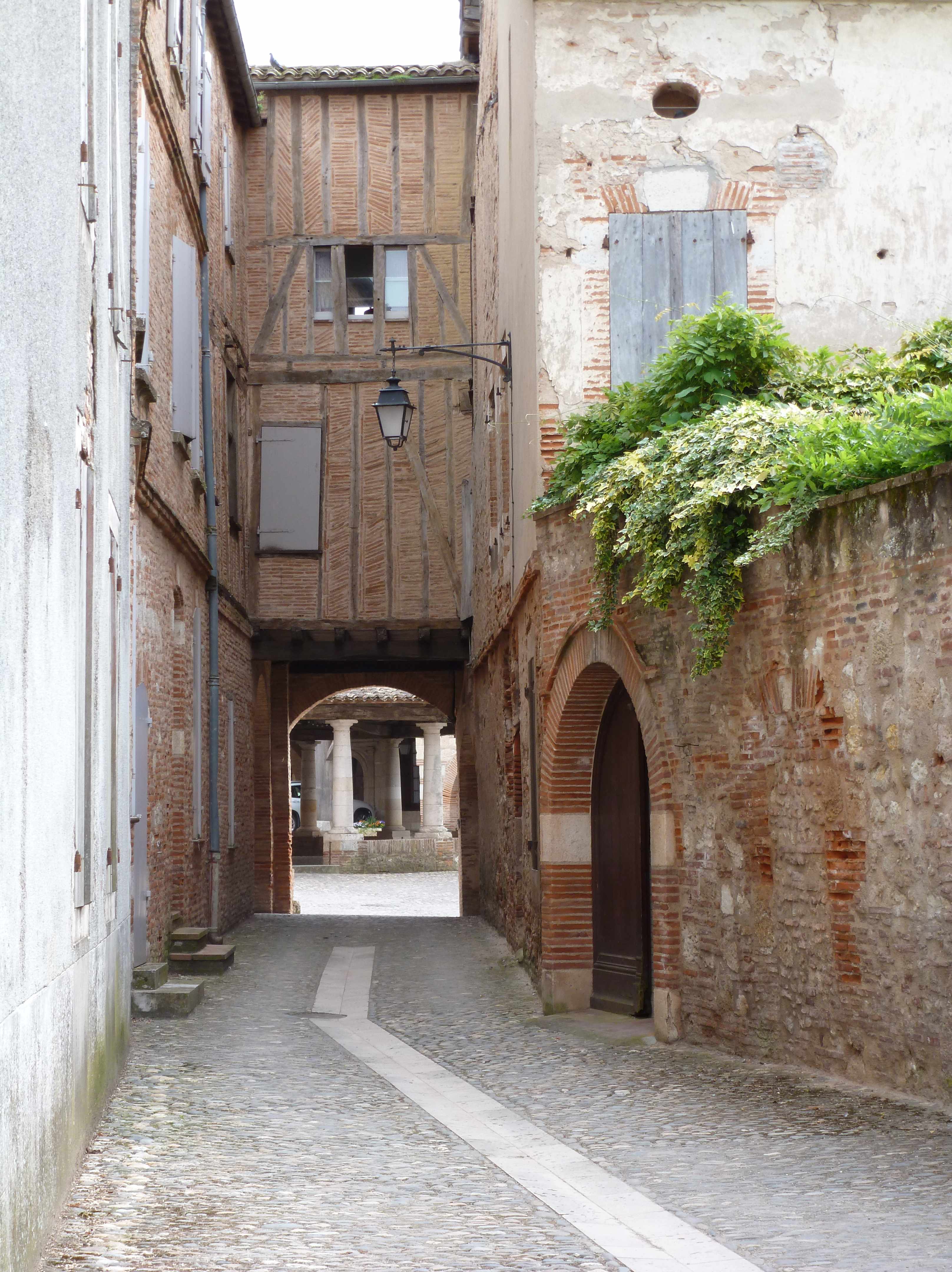 Auvillar-ruelle-village-2014-05