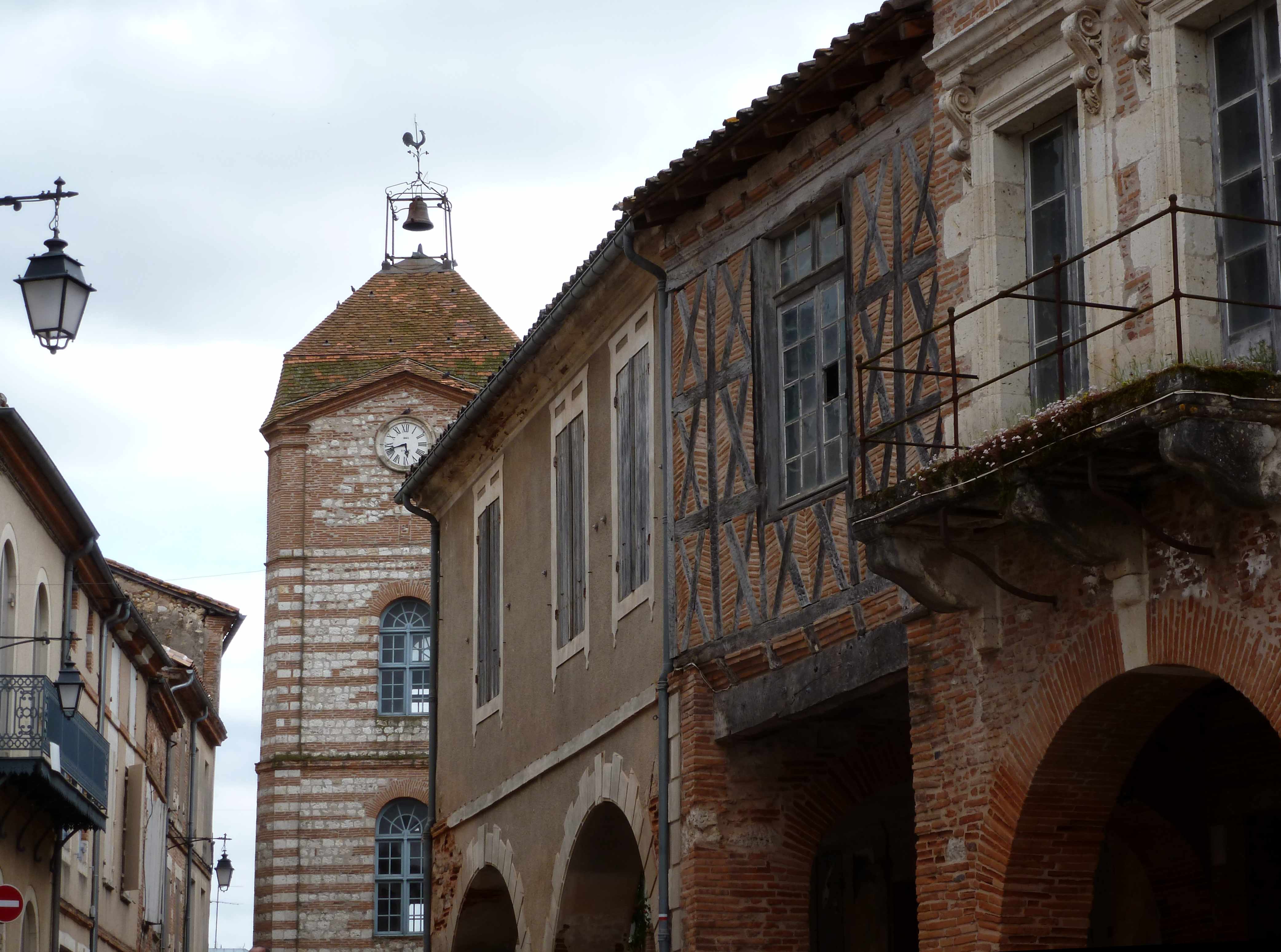 Auvillar-tour-de-l-horloge-2014-05