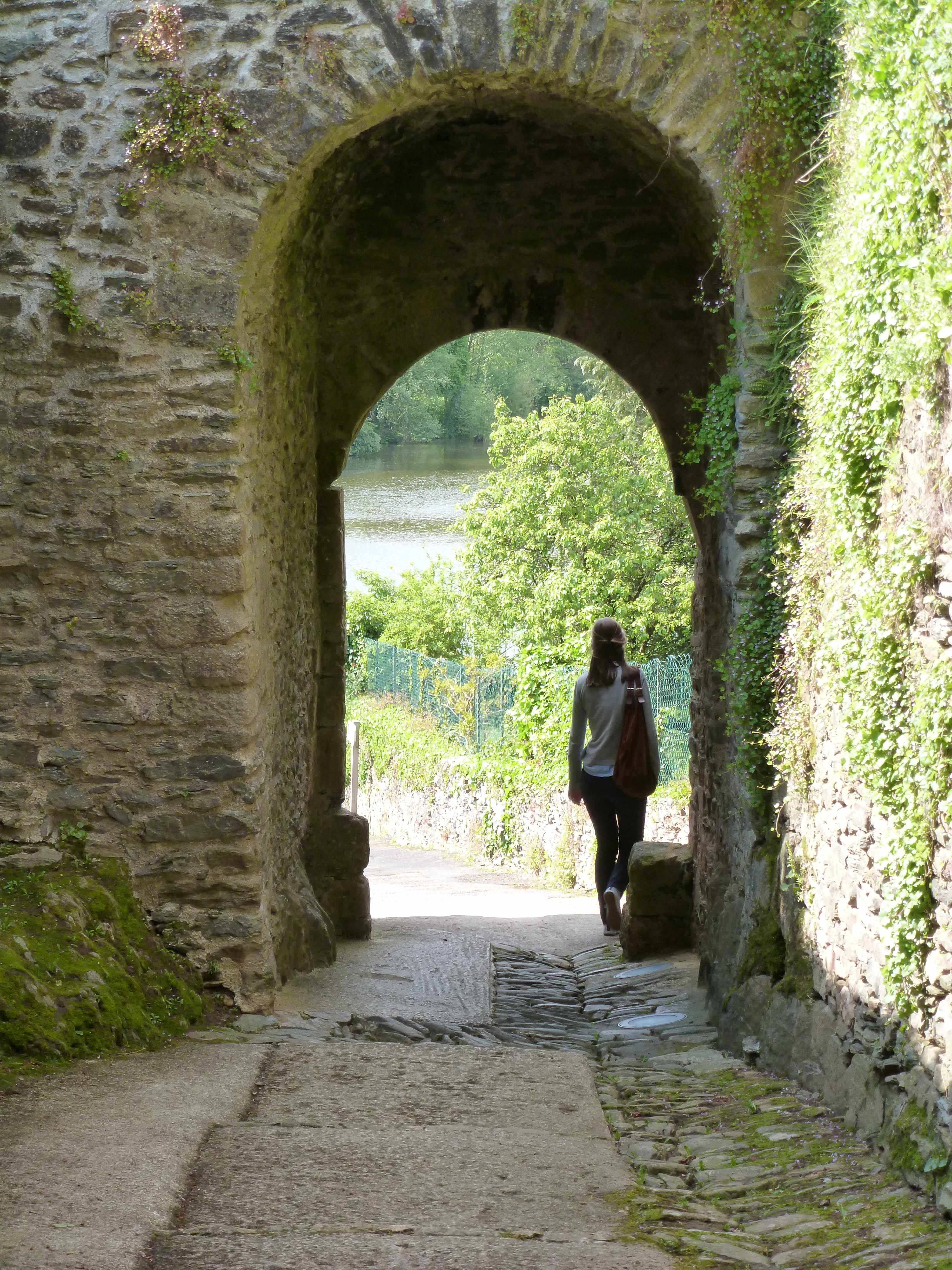 Vouvant-85-poterne-ville-forte