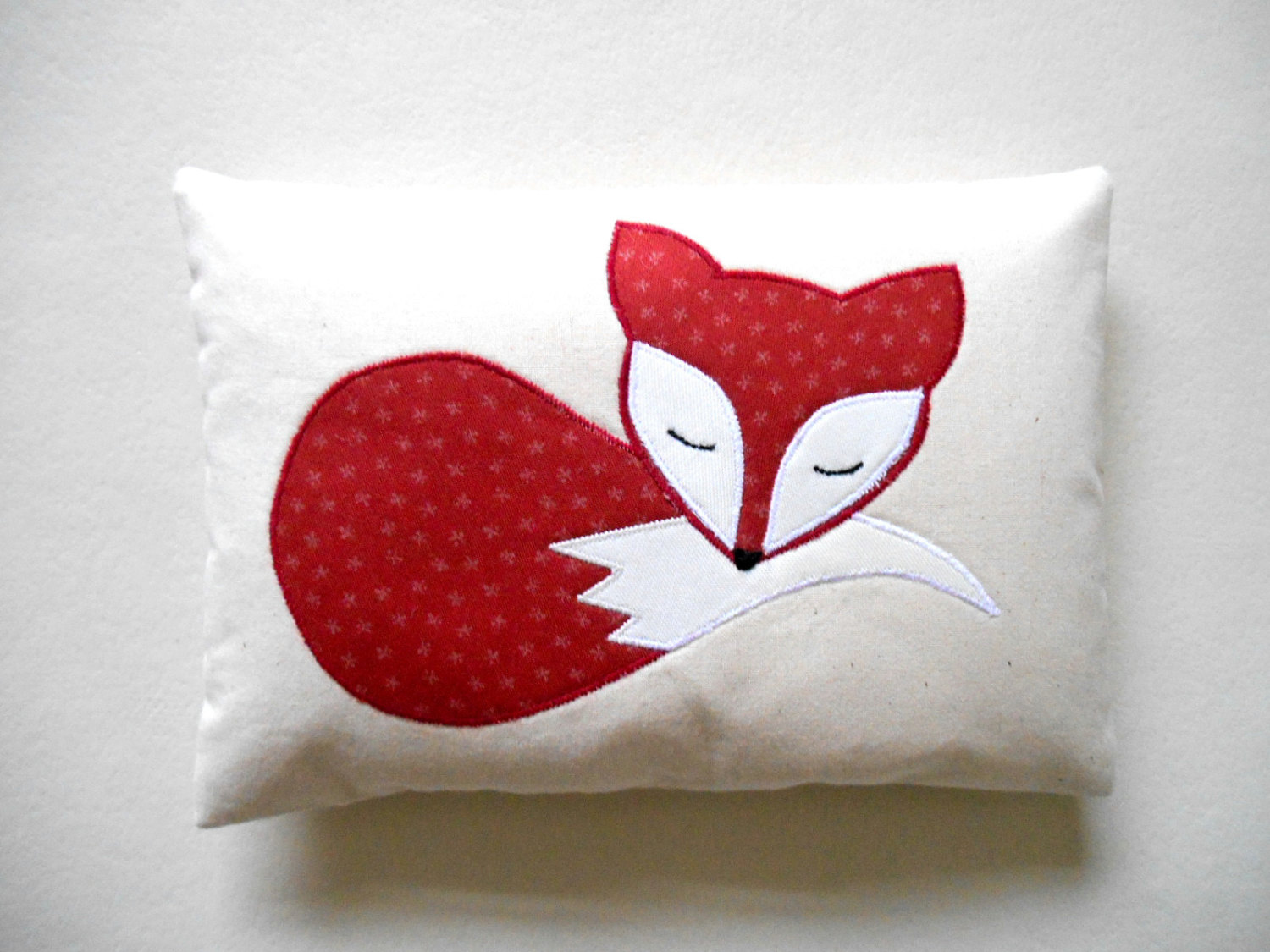 coussin renard qui dort HandMadebyEvaRose