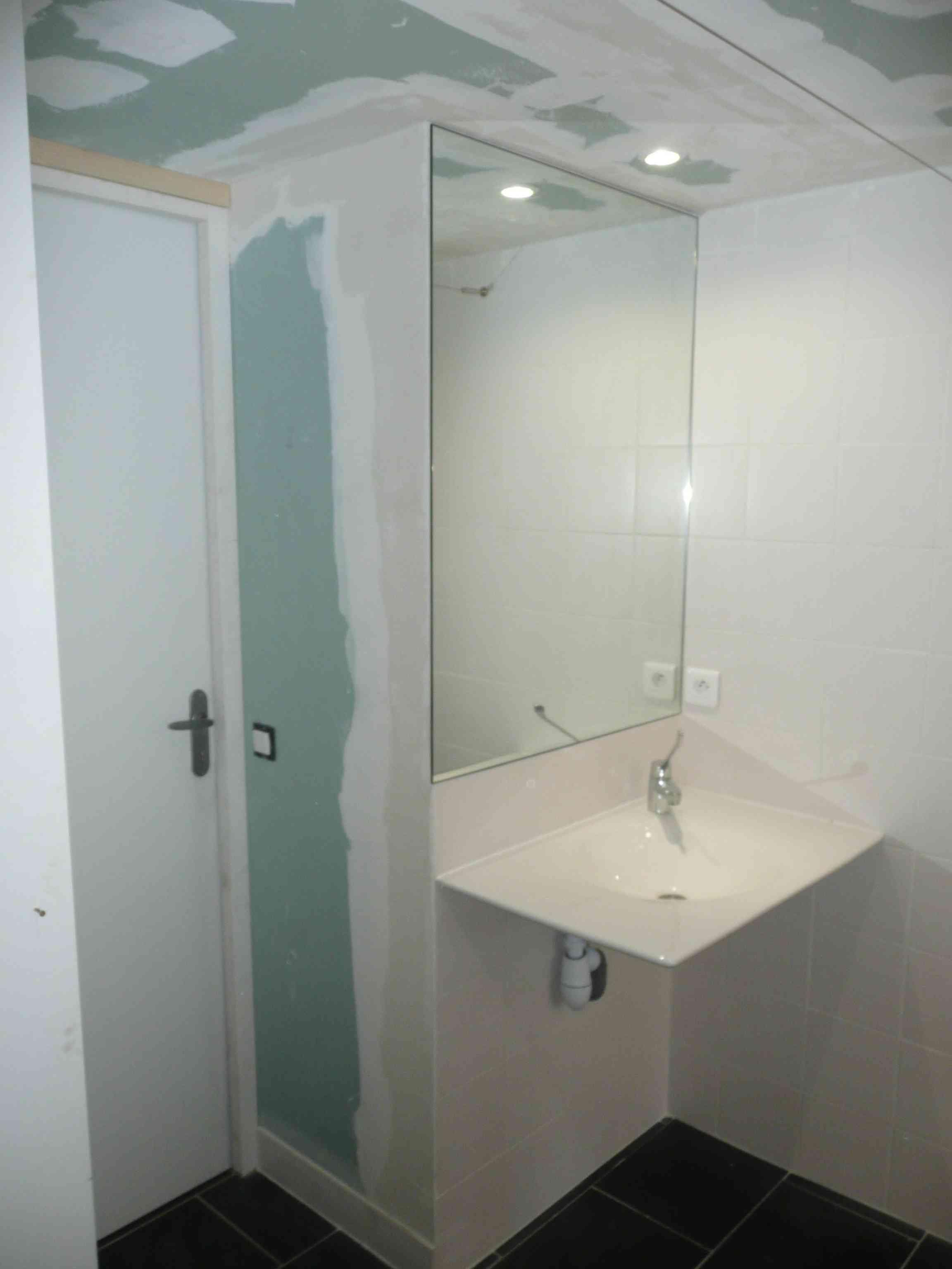 Salle De Bain Exotique Pas Cher ~ salle d eau adapt e au handicap et chambre d appoint en vend e Salle De Bain Exotique Pas Cher ~ salle d eau adapt e au handicap et chambre d appoint en vend e