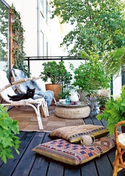 table-basse-rotin-plateau-cuivre-esprit-bohème-Pinterest-Cote-maison