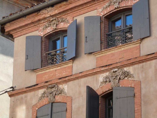 Atouslesetages_conseil-deco_Montauban_volets_gris-bleu