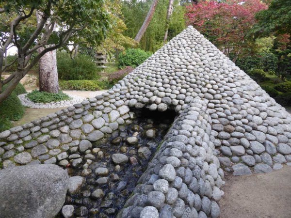2019-10-18_Jardins-A-Kahn_jardin-japonais_cone-galets