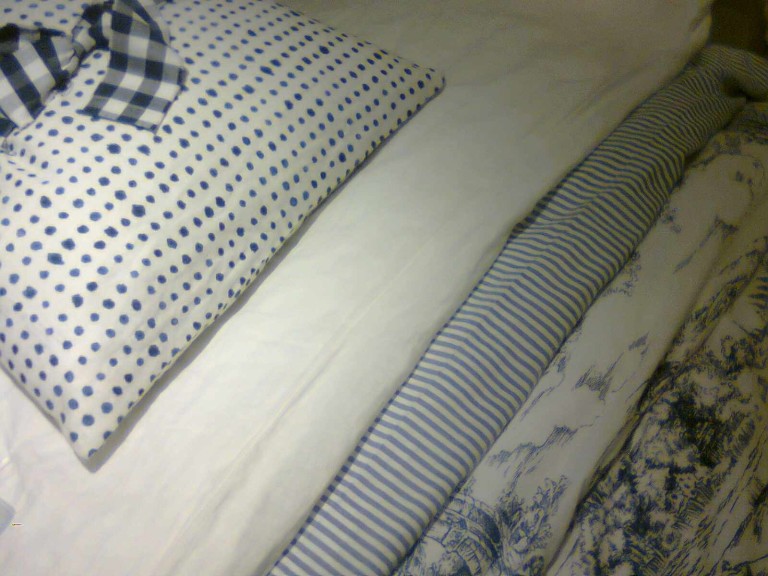 Ikea linge de lit Toile de Jouy bleu 10-2012 | À tous les étages