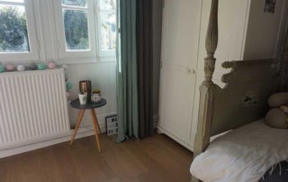 Chambre Bertille Après : nouveau parquet foncé