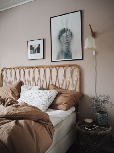 chambre-a-coucher-rose-beige-et-blanche_fr-Timelymag