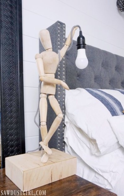 Sawdust-girl_articulating-mannequin-lamp